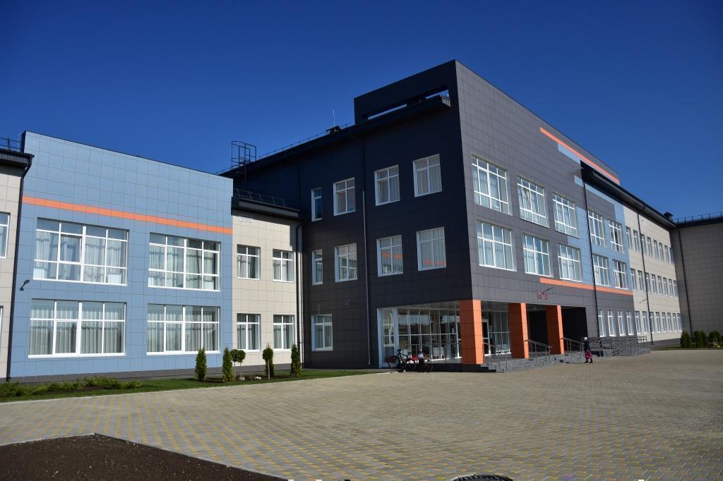 Современная новая школа в г. Михайловске в жилом районе «Гармония»